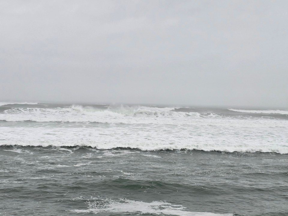 4 to 6ft with a moderate cross-offshore wind. 